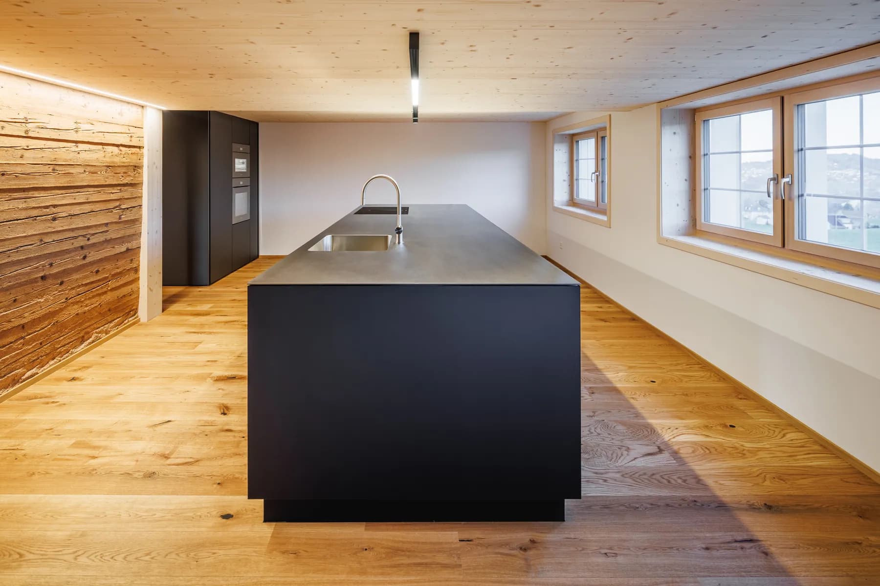 Küche und Einbaumöbel im ganzen Haus